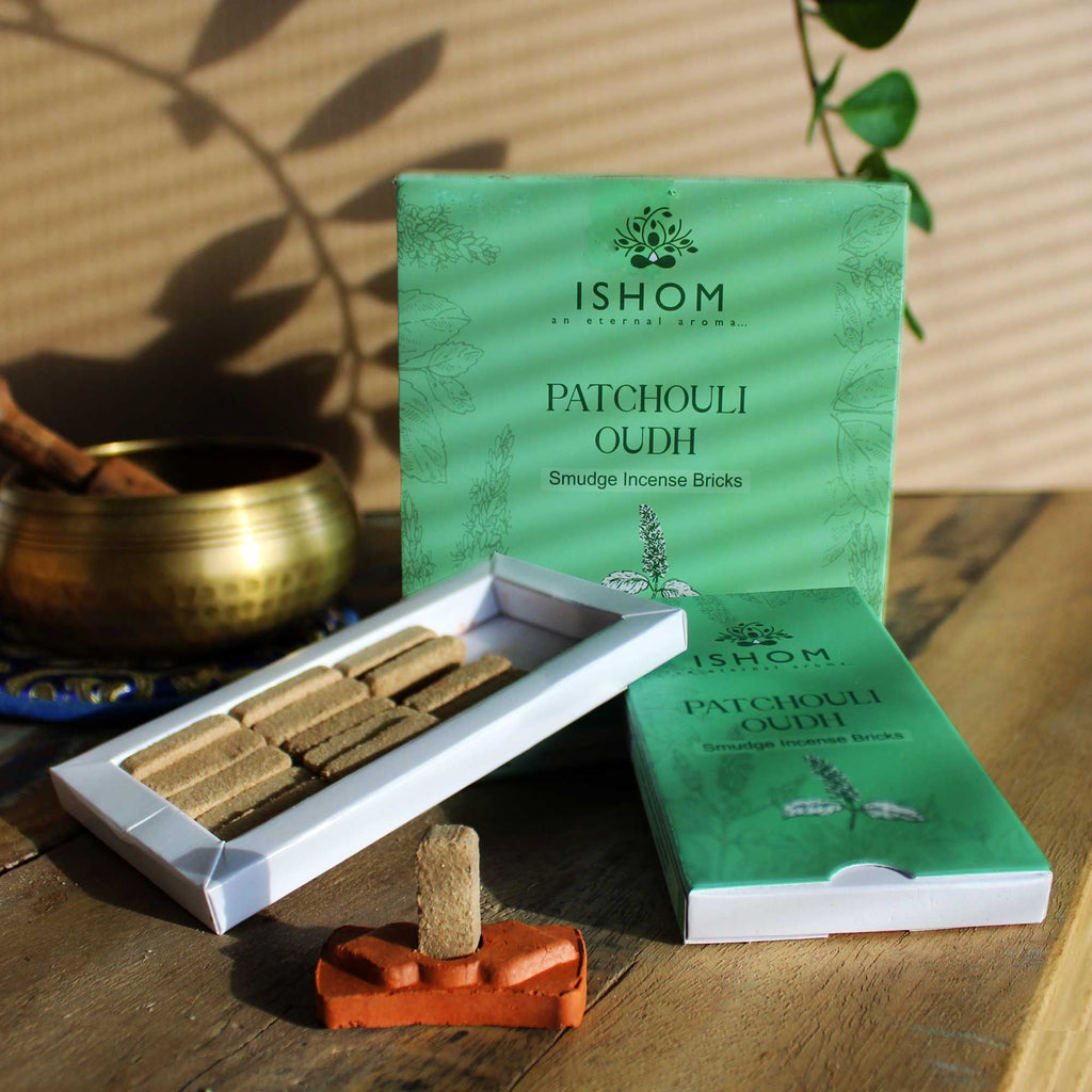 Räuchersteine Patchouli & Oud – mit Terrakotta-Halter
