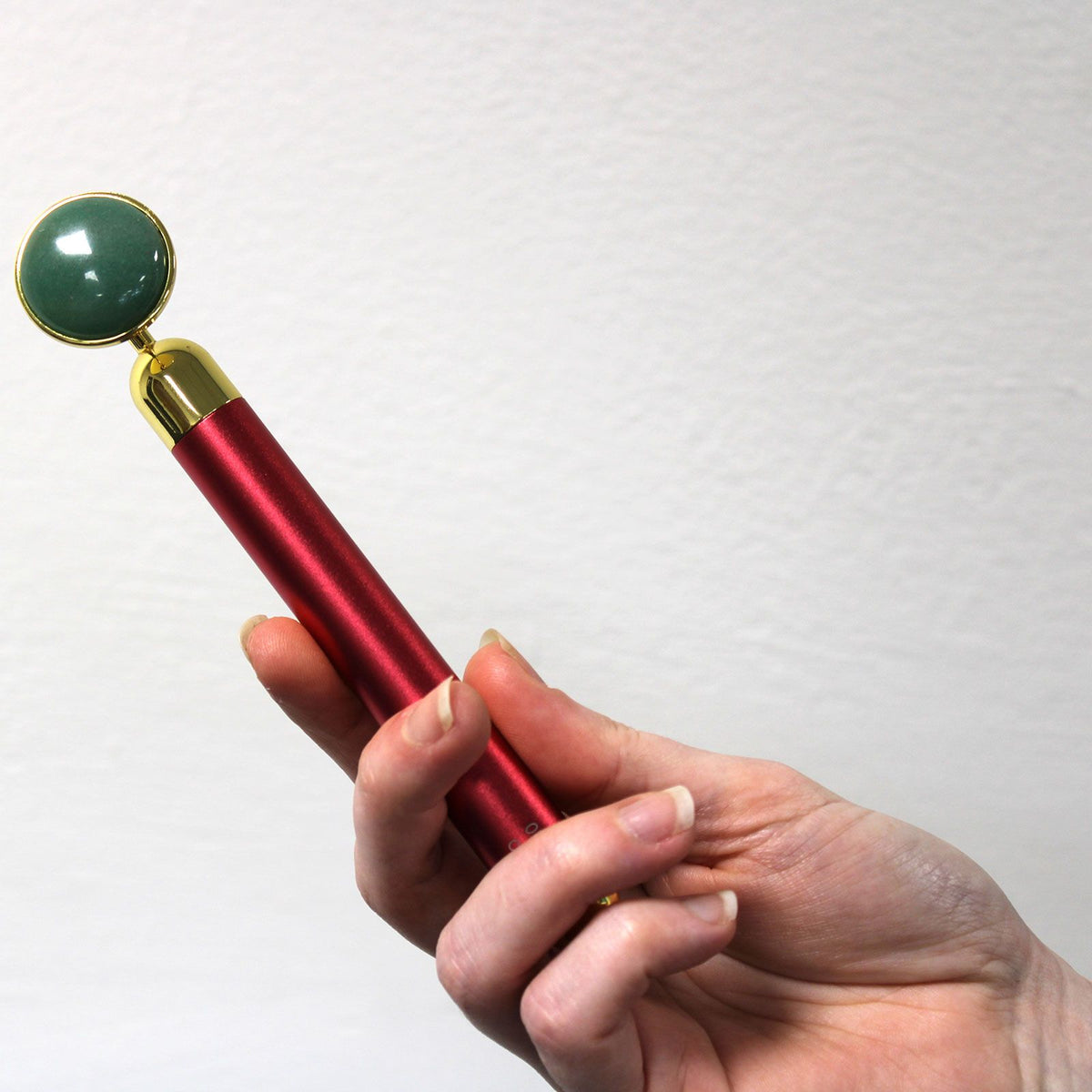Vibrationspad aus Jade – Edelsteinmassage fürs Gesicht
